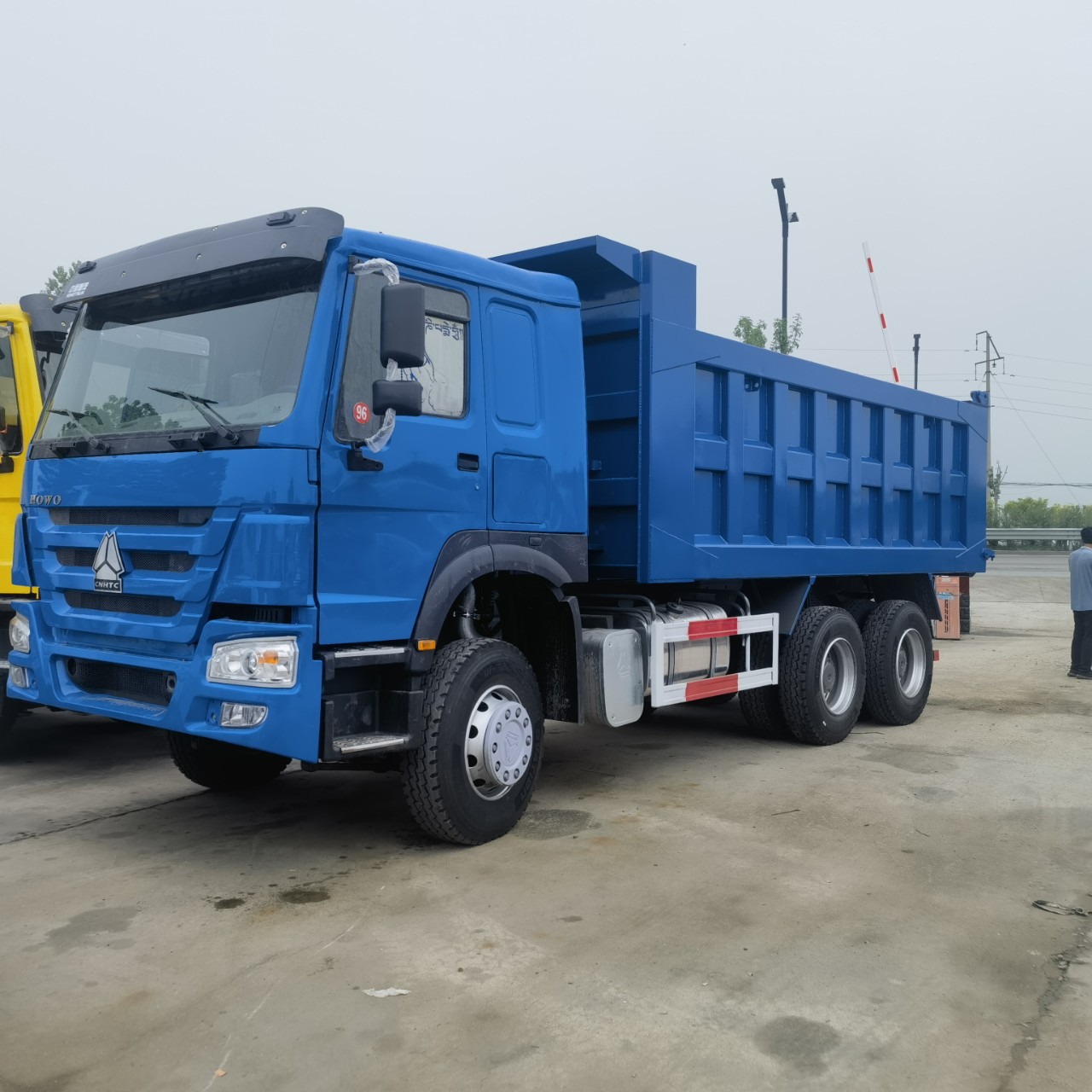 广州出口非洲二手豪沃howo后八轮自卸车 十轮土方自卸翻斗车 371