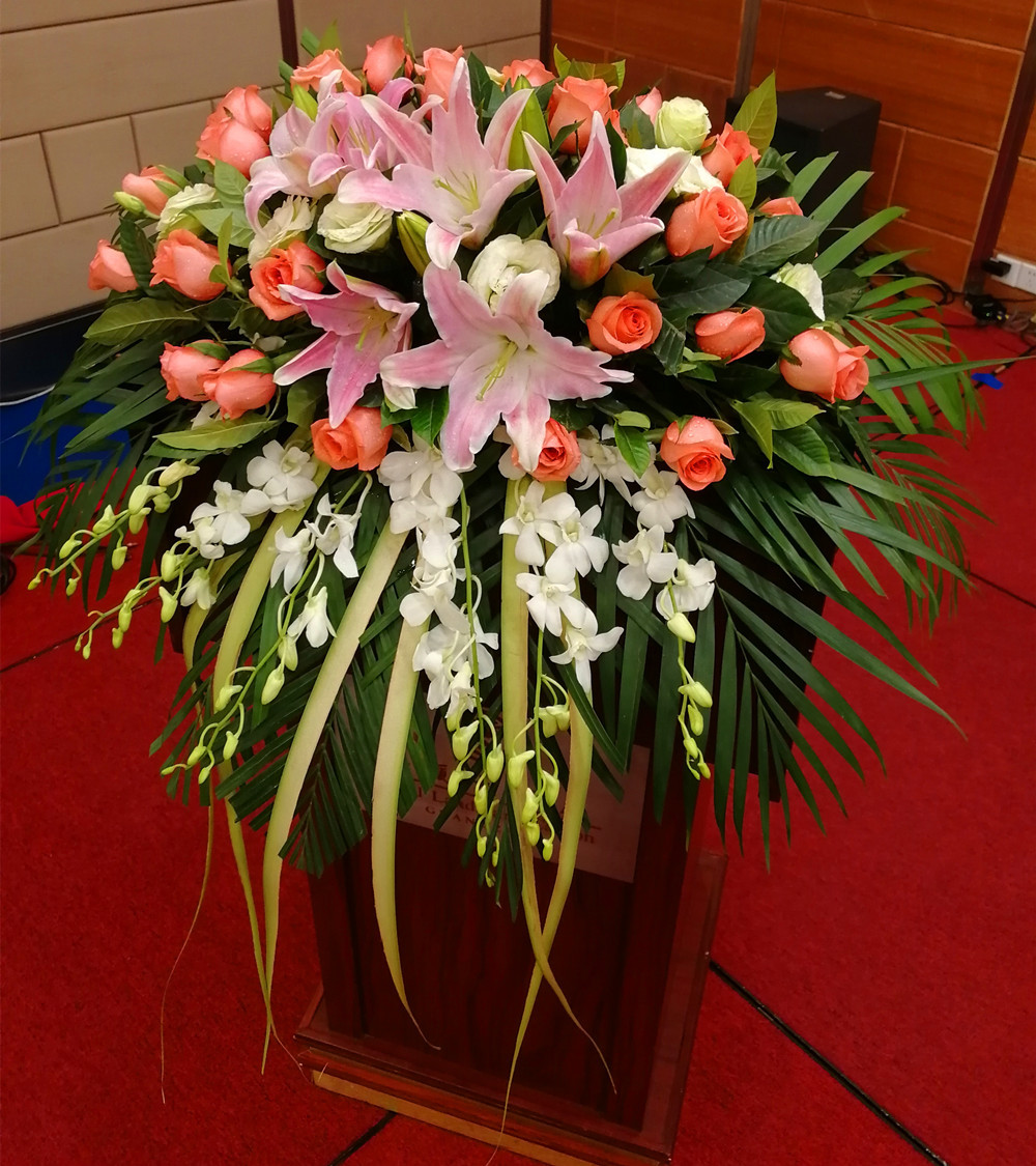 讲台花会议桌花胸花鲜花同城年会酒店宴会北京上海广州深圳杭州店