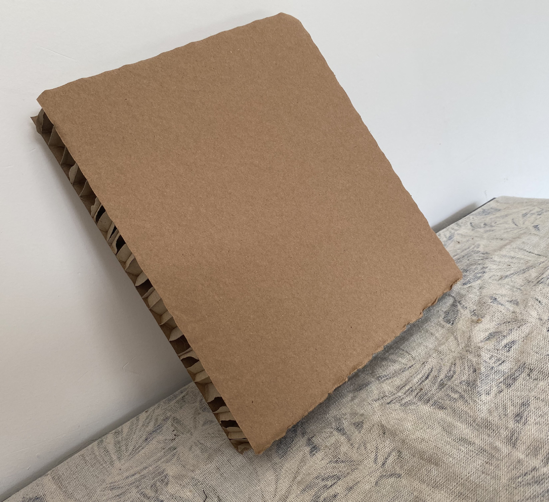 3公分厚蜂窝纸板垫块 环保辅助包装材料 牛皮纸 泡沫代替包装内衬