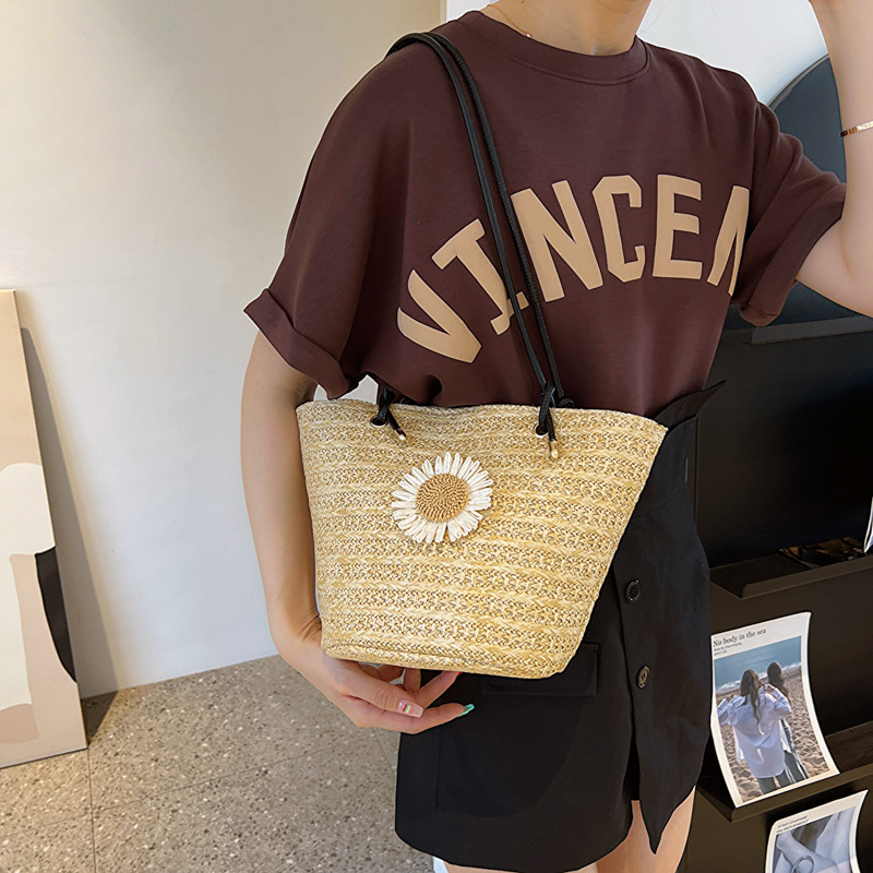 Large Capacity Woven Gentle and Stylish Elegant Straw Woven Flower Shoulder Bag 2023 Summer New Underarm Bag Tote Bag