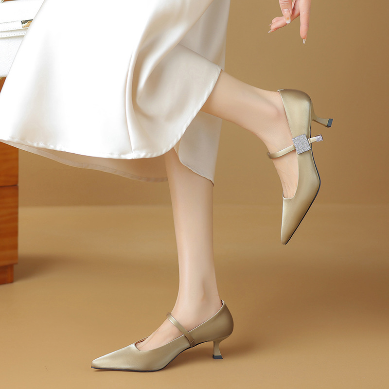 女鞋春夏季新款鞋子尖头细跟中跟鞋水钻方扣玛丽珍鞋时装浅口单鞋