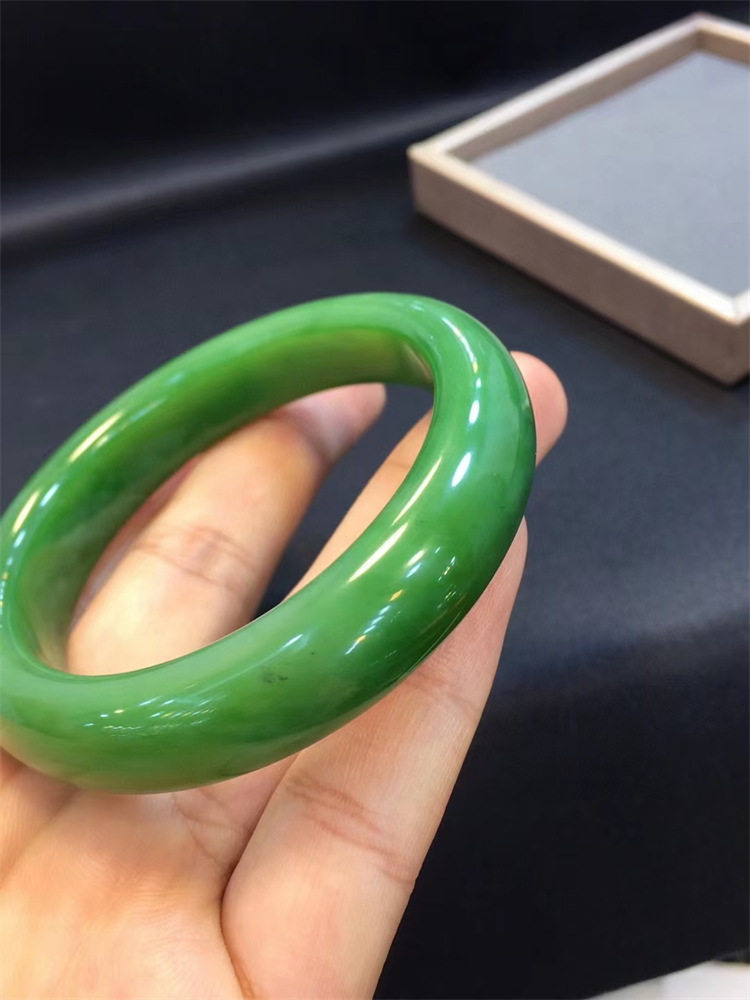 新疆和田碧玉美人手镯圈口53.5mm女正阳绿玉镯老料玉石镯子首饰