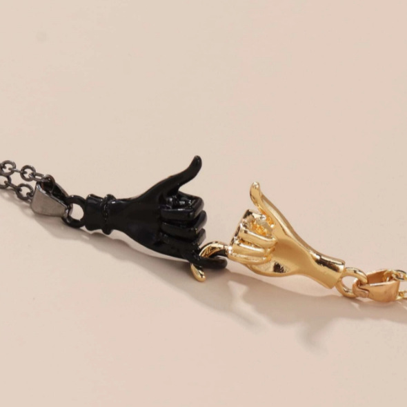 跨境新品拉钩勾手情侣项链一对个性创意男女吊坠情人节项链供应链