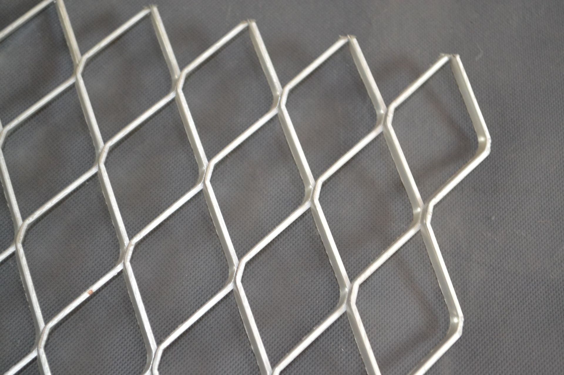 【厂家直营】亿利达公司直售菱形钢板网铝板网不锈钢拉伸网防护网