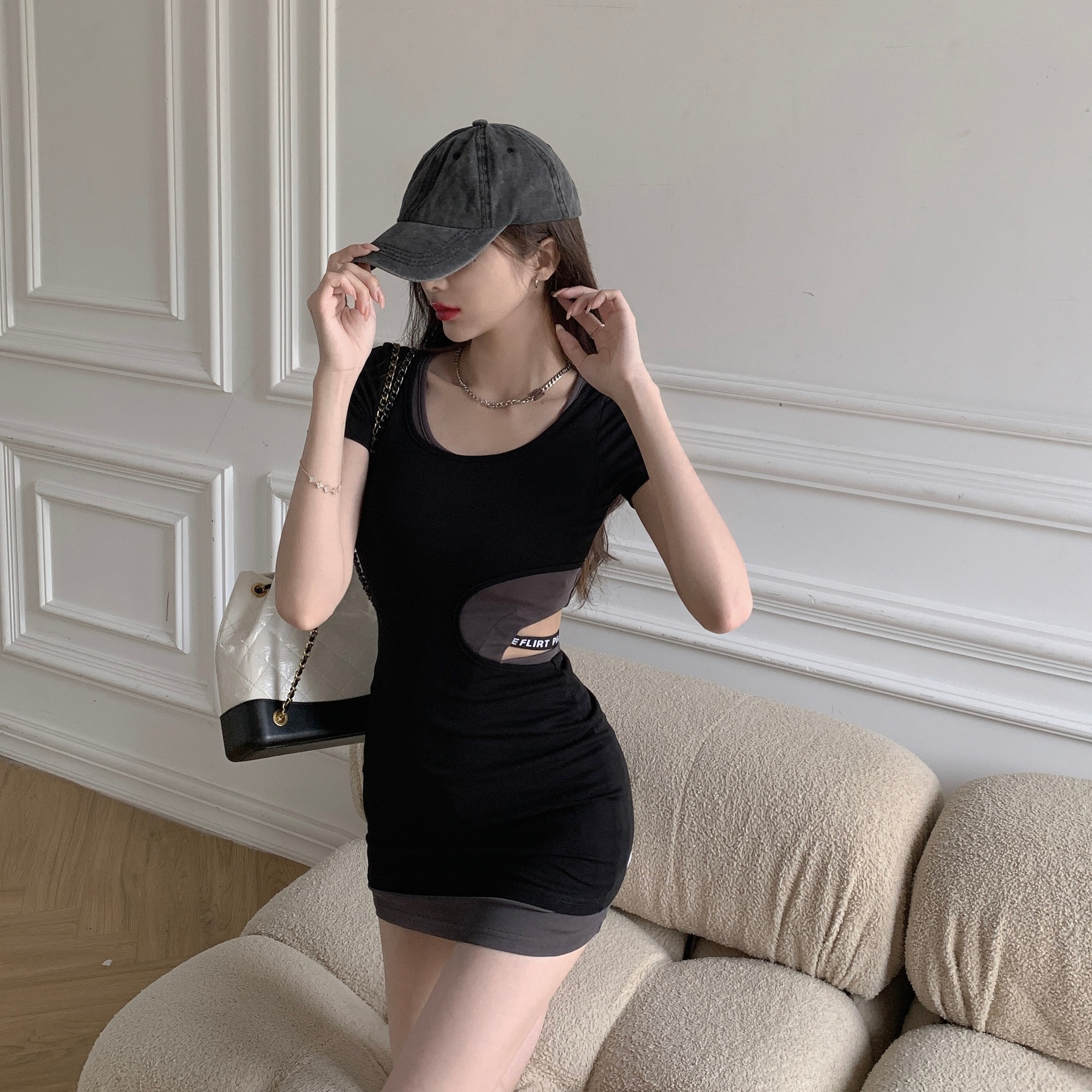 一件代发uus新款不减2 ins洋气显瘦修身小心机露腰连衣裙包臀裙-报价