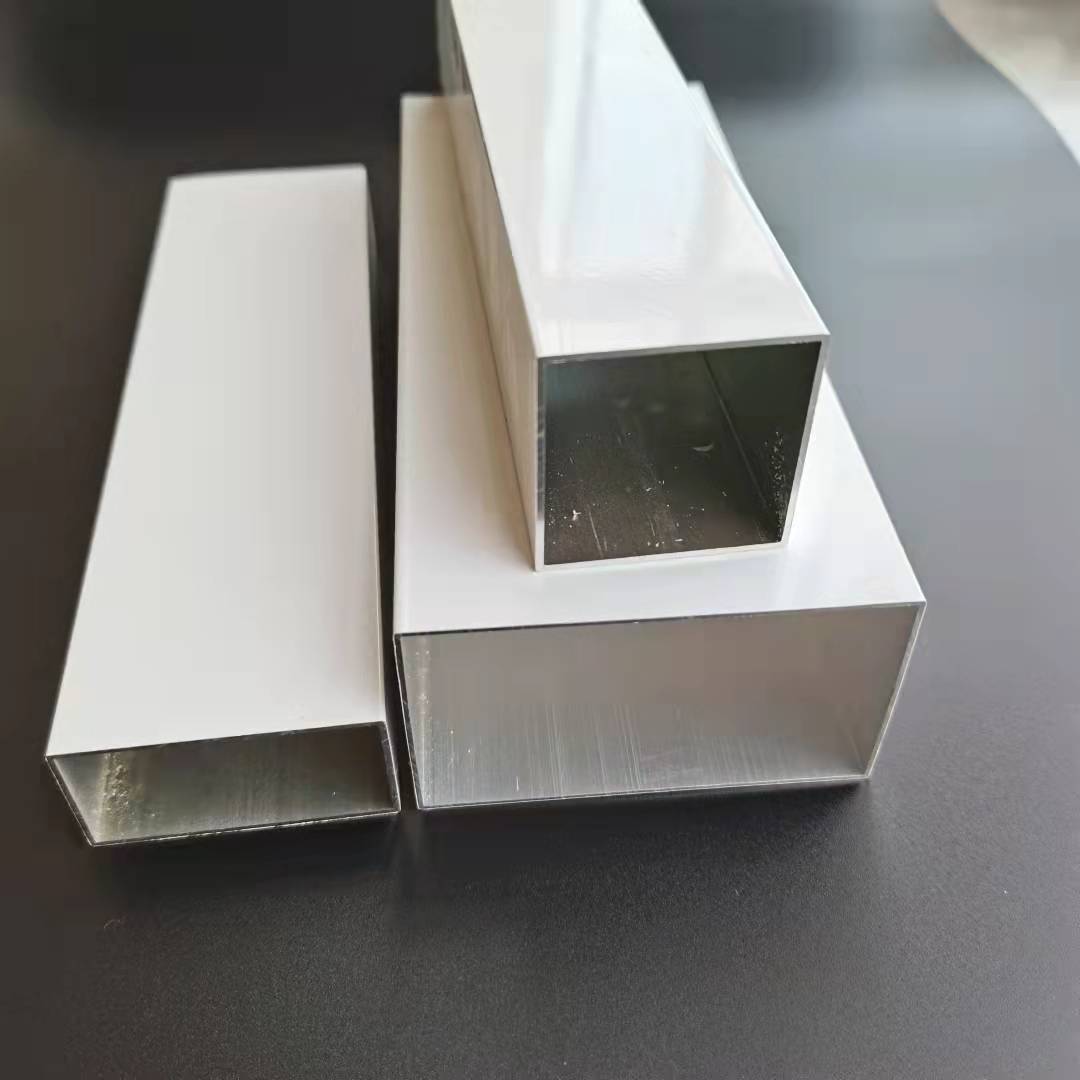白色铝方管 幕墙 别墅 花坛 城区 街道 影院 园林改造专用铝型材