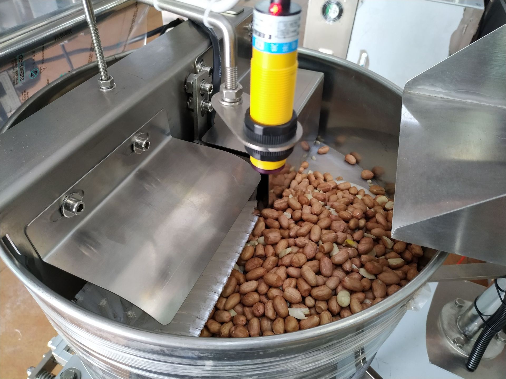 龙井茶包装机 全自动称重定量茶叶分装机 三角包袋泡茶颗粒包装机