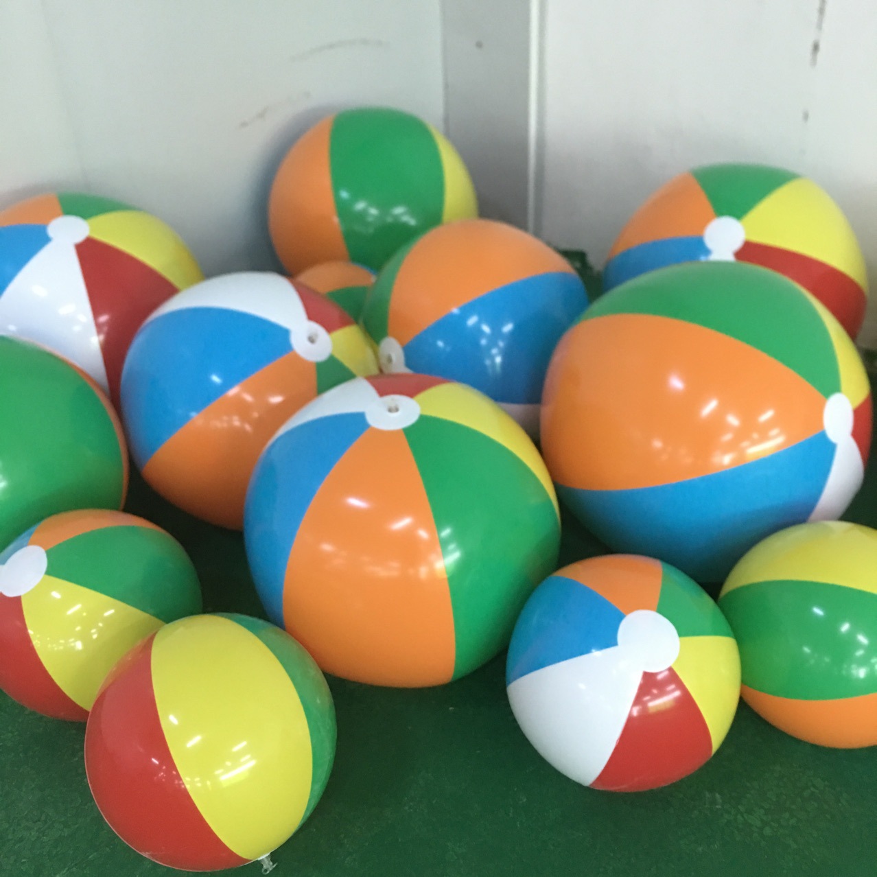 【源头工厂】pvc充气沙滩球 彩色沙滩球,6片沙滩球 可以印logo