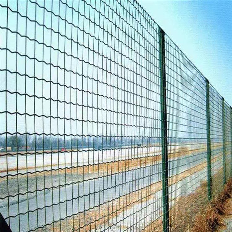 电焊网隔离栅浸塑工程荷兰网波浪网焊接网隔离栅工程防护网围栏网