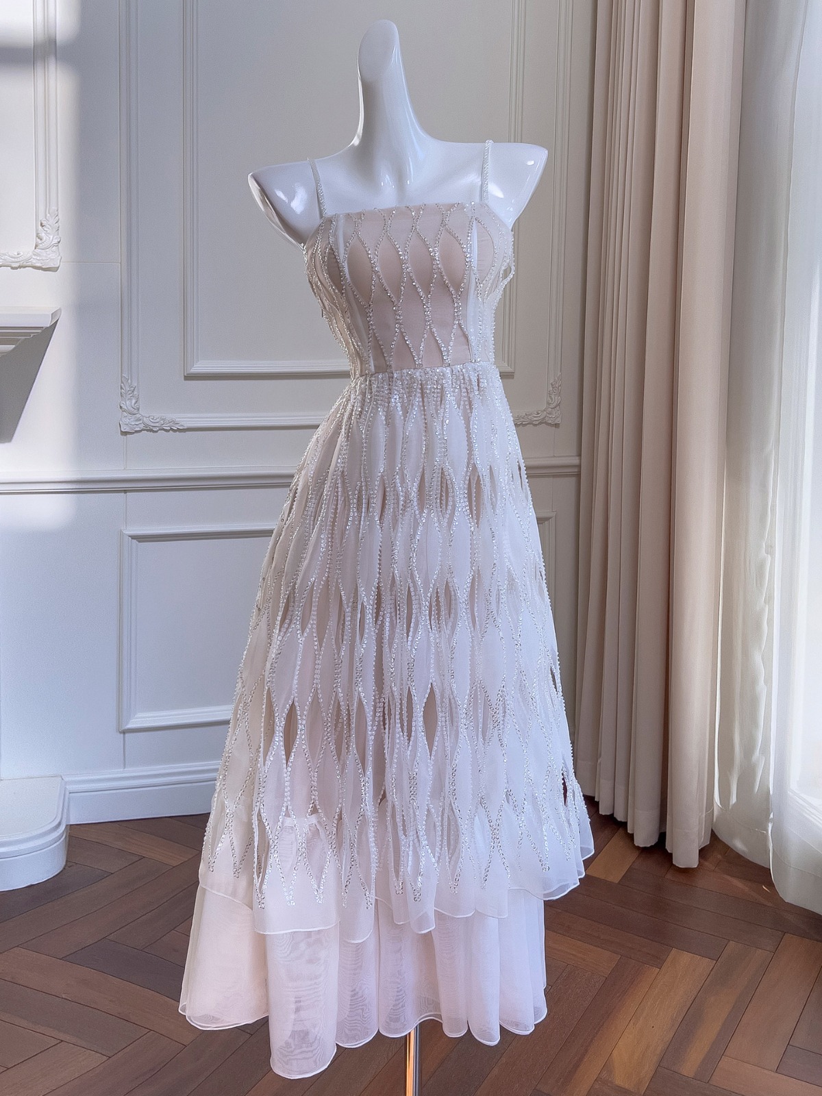 轻奢重工菱形格镂空欧根纱吊带礼服性感露背亮片网纱连衣裙 68273