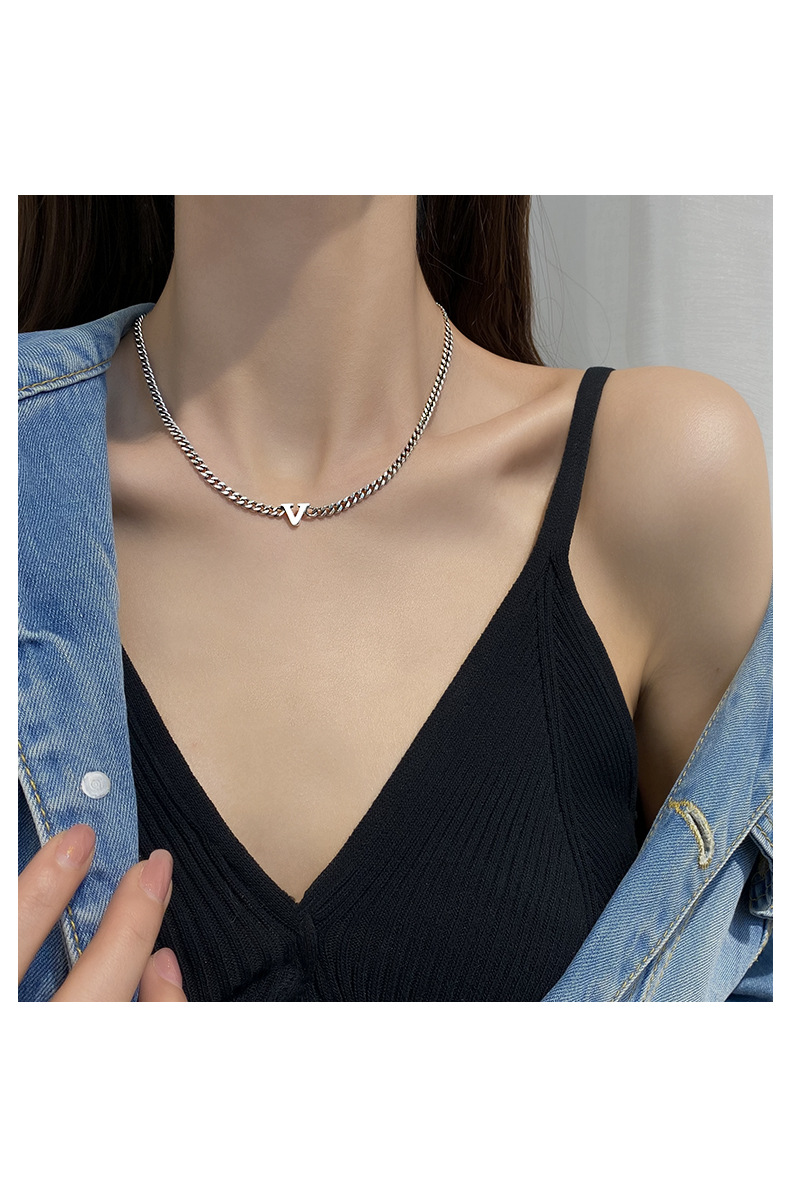 诗尚s925纯银v字母项链女小众设计感项链不掉色嘻哈风毛衣链饰品