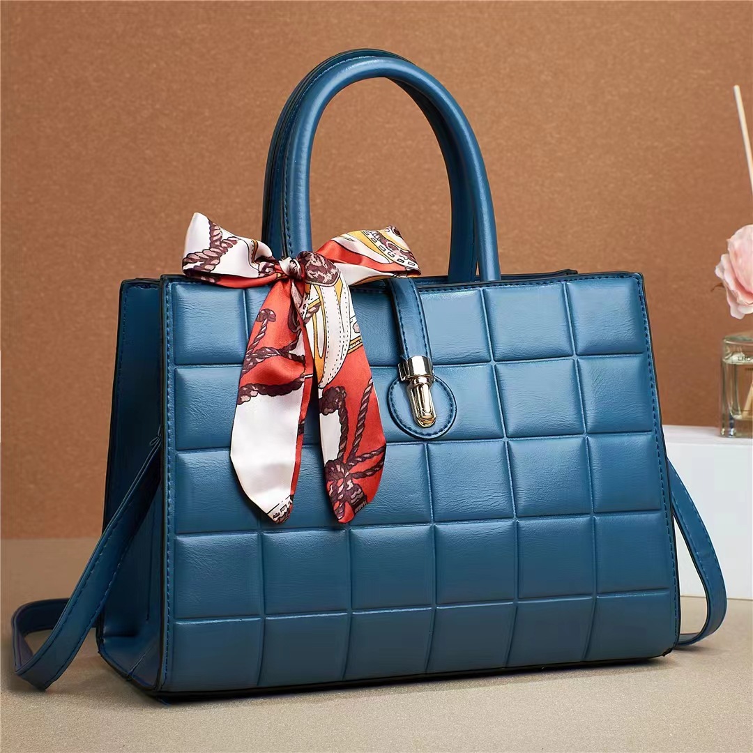 2023 Spring New Women's Bag Fashion Commuter Women's Handbag Simple Large Capacity Shoulder Bag Women's Wholesale