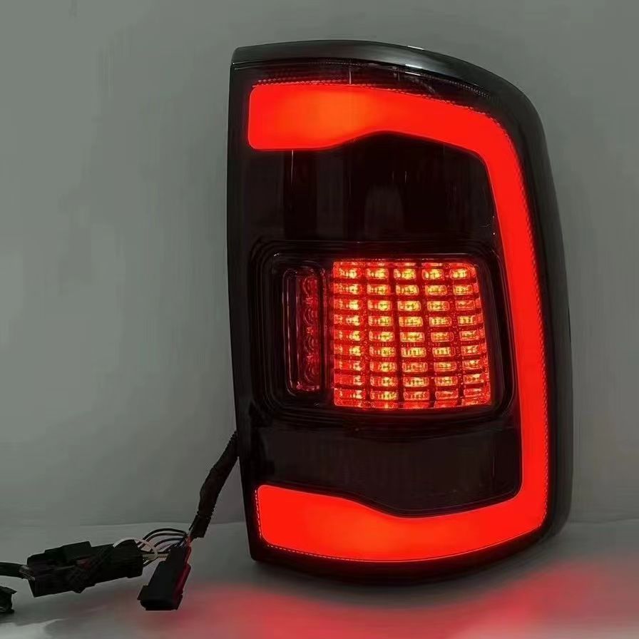 适用于09-18款道奇公羊尾灯总成ram改装led行车灯转向灯刹车倒车