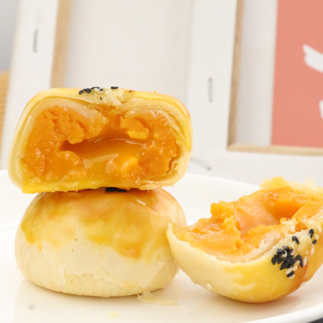 厂家直销精品奶黄流心酥爆浆蛋黄酥网红月饼传统糕点精装奶黄流心