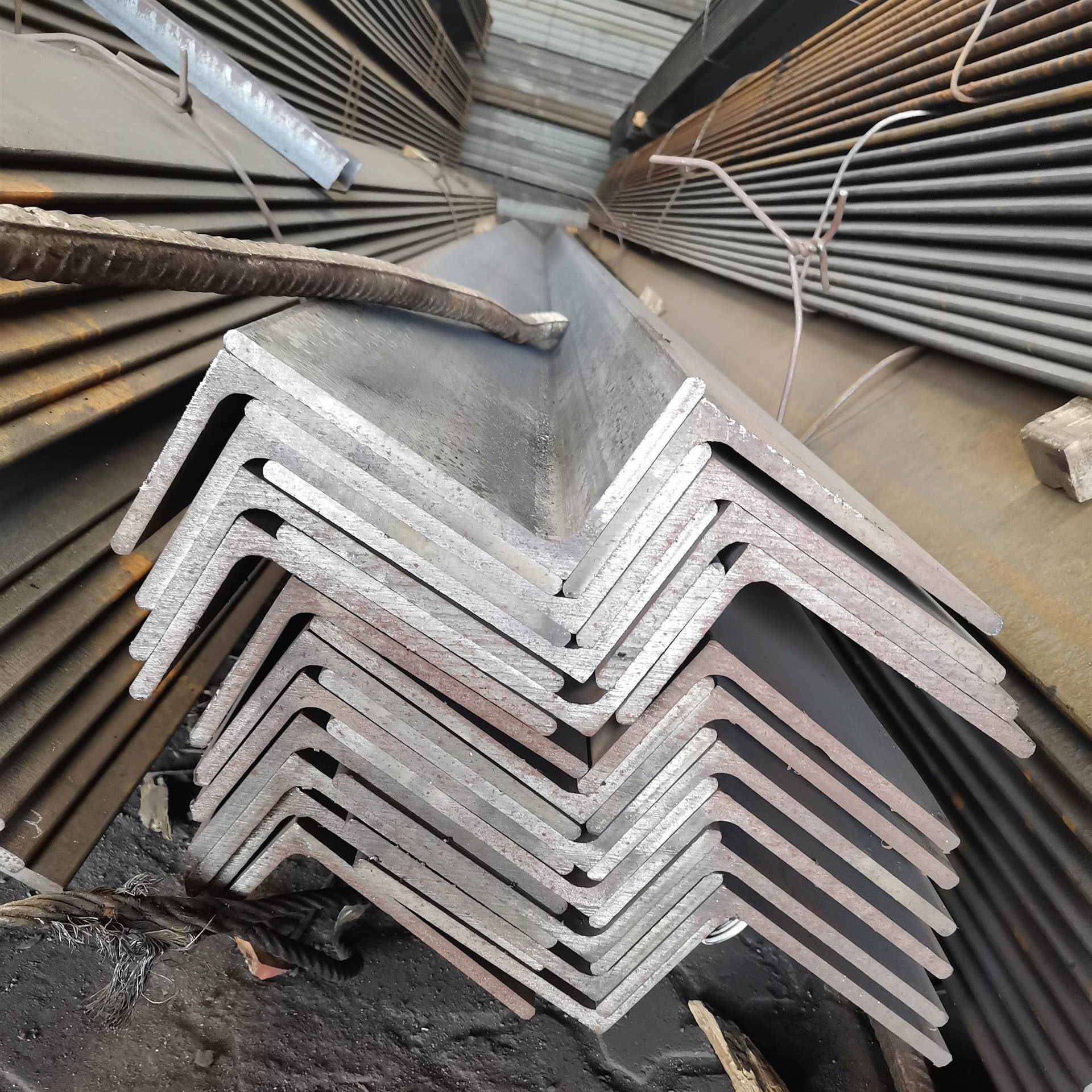 现货供应热扎角钢镀锌角钢50*5建筑用角钢-阿里巴巴