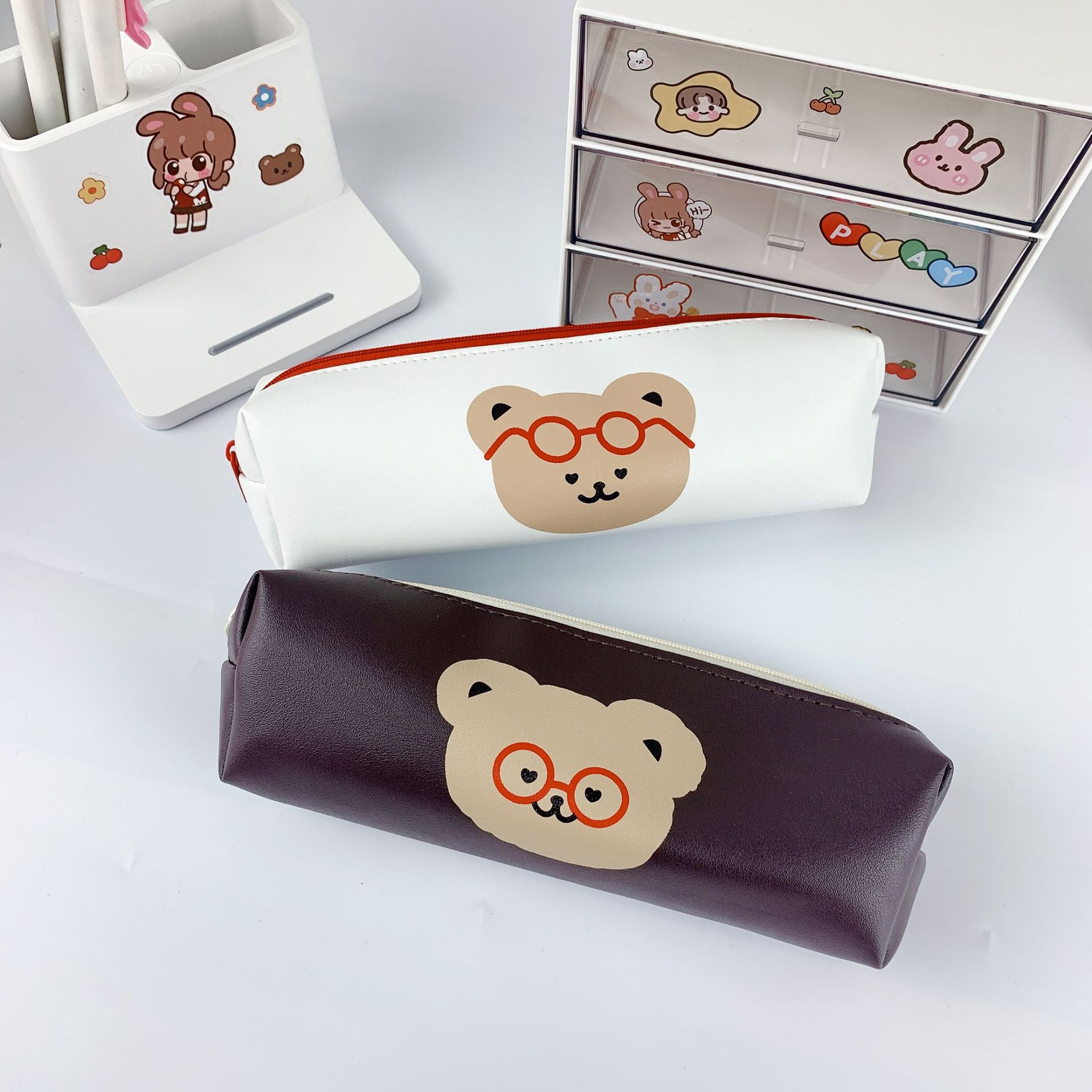 ins设计师小众卡通动漫戴眼镜的小熊笔袋文具袋