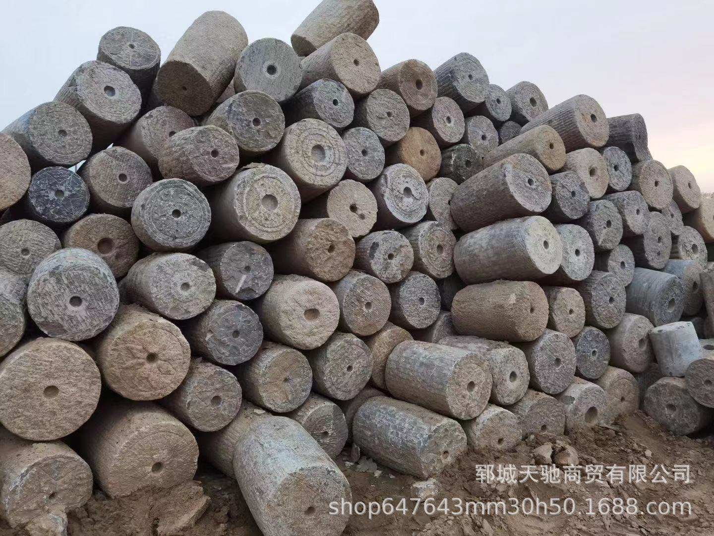 湖北老石滚出售乡村老石滚价格厂家定制刻字老石滚磨盘水盆批发