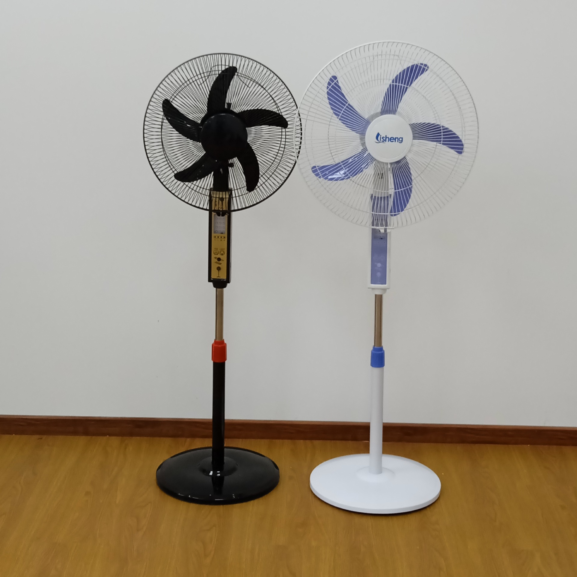 厂家供应太阳能充电立式风扇带led灯充电带usb12v16寸直流落地扇