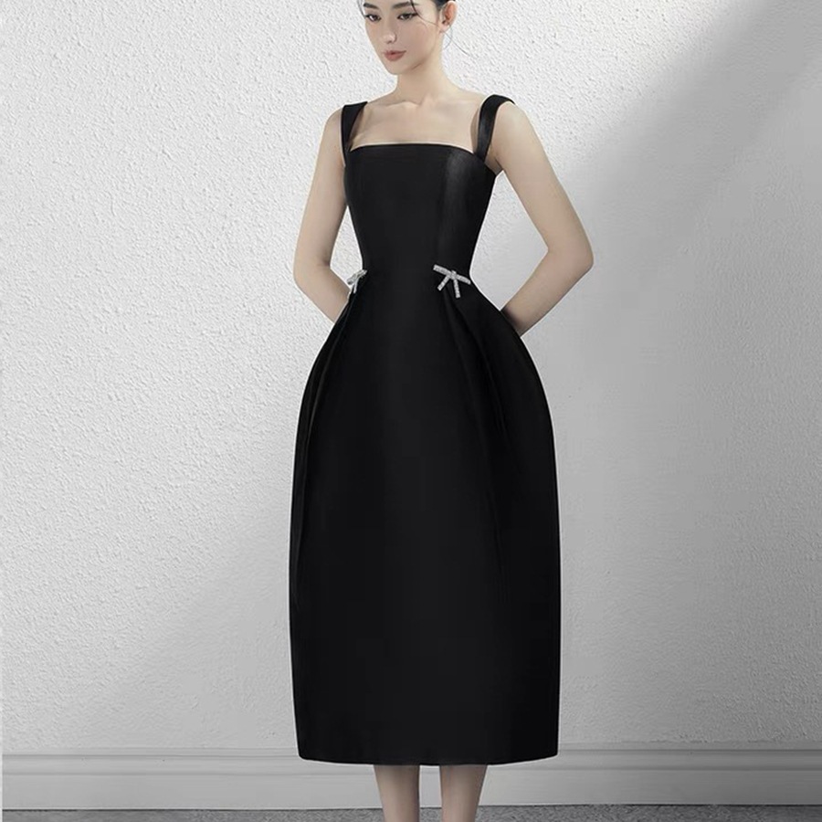 越南小众设计跨境女装2024夏新款吊带礼服重工水钻大摆a字连衣裙