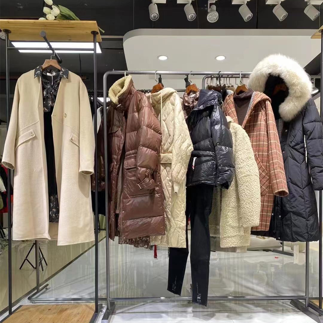 迪丝雅品牌折扣羽绒服专柜撤柜批发尾货大牌剪标走份清仓特价女装