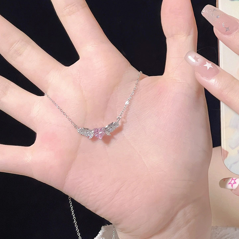 粉钻爱心项链女轻奢气质天使之心钛钢锁骨链通勤少女锆石颈链潮