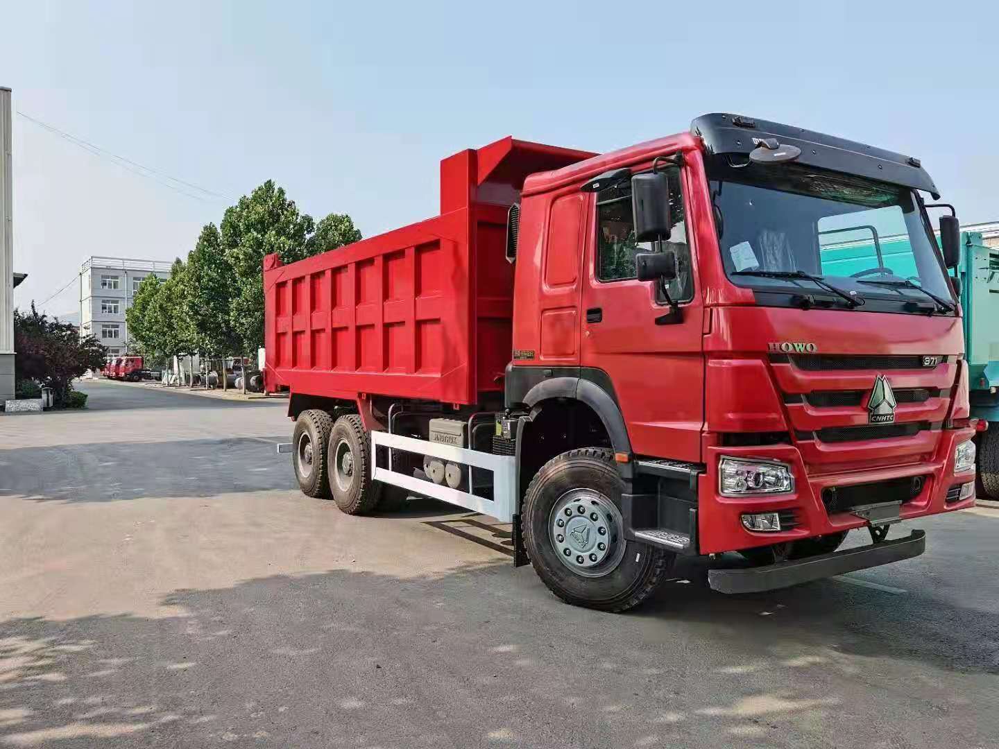 8米国二排放自卸车火红色