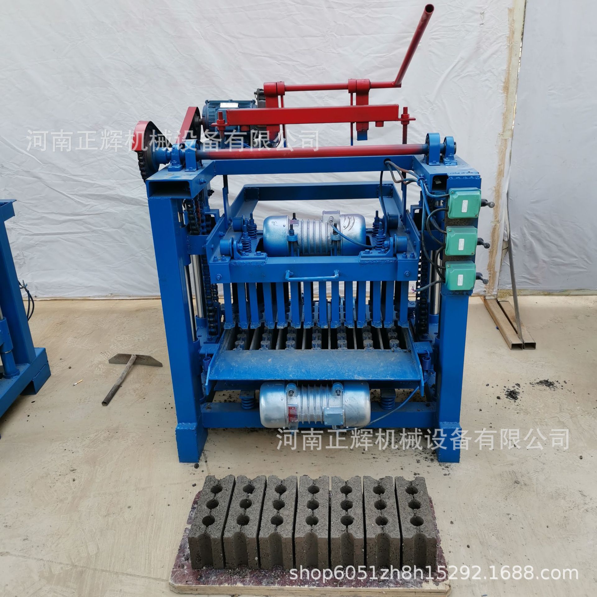 半自动免烧砖机生产缅甸砖水泥砖机搭配多种模具生产空心砖制砖机