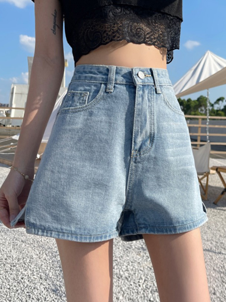 牛仔蓝色灯笼短裤