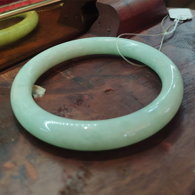 圆条边翡翠手镯a货豆青种淡绿 52mm 玉手环