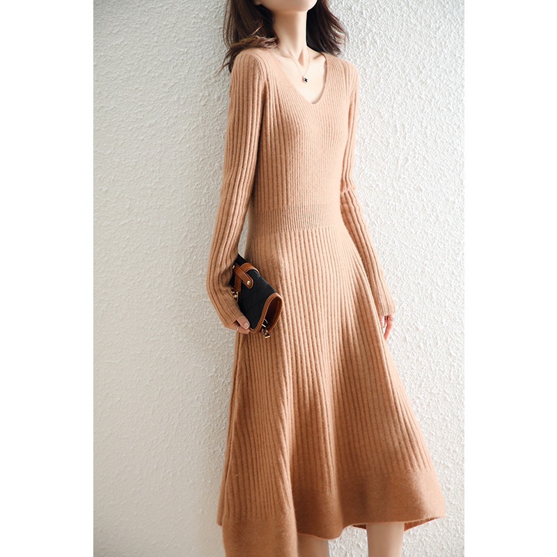 2023秋冬新款v字领长袖套头长款纯羊毛针织裙时尚抽条