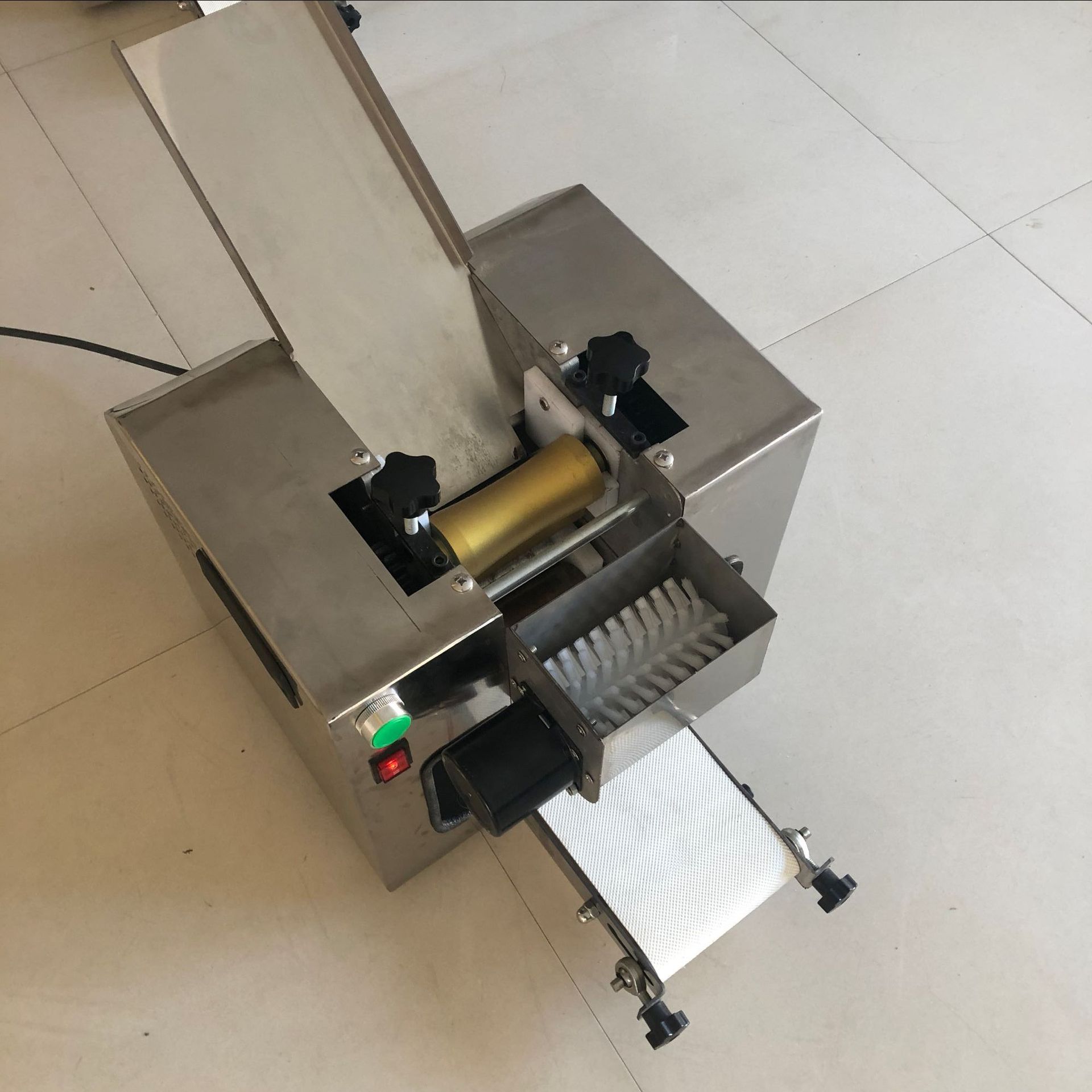 全自动饺子皮机  多功能商用手工饺子皮 混沌皮 云吞皮 虾饺皮 机