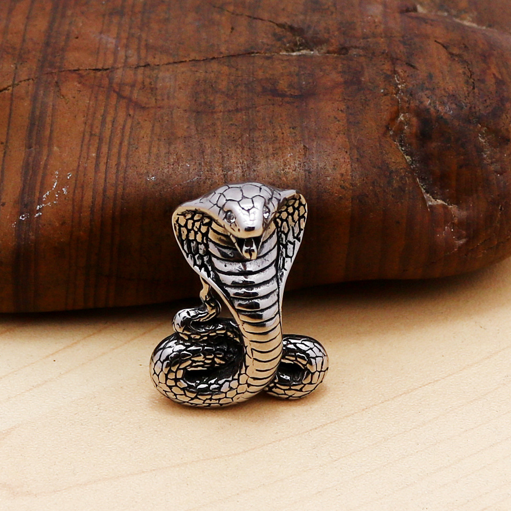 生肖蛇年蛇吊坠项坠 时尚个性男孩女孩超酷眼镜蛇项链挂件批发