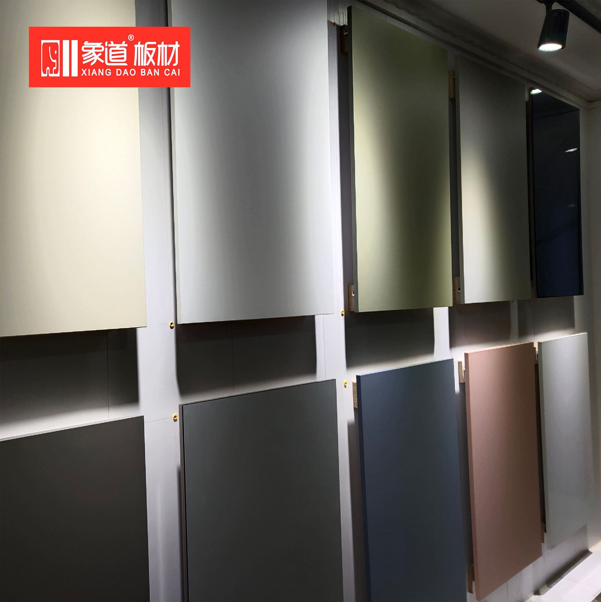 韩国lg-pet 高光肤感门板 18mm欧松板 颗粒板 轻奢风衣柜门板厂家