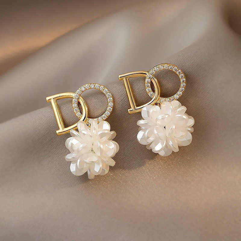 Sterling Silver Needle Korean Style 2022 New Style Pearl Earrings Female Simple Temperamental All-Match Stud Earrings TikTok Same Style Ear Rings