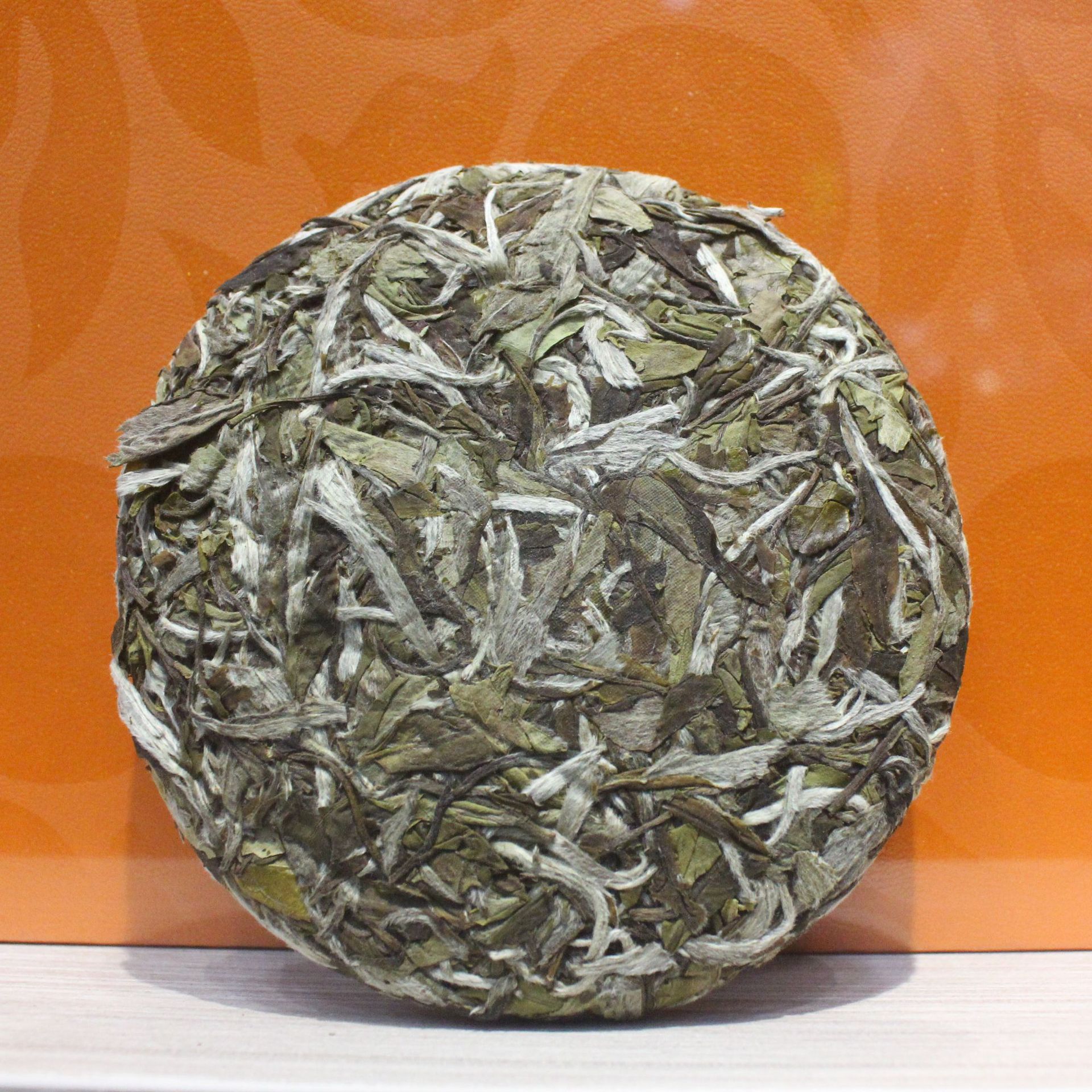 2021年福建白茶头春100克白牡丹小饼花果香蜜香型源头厂家