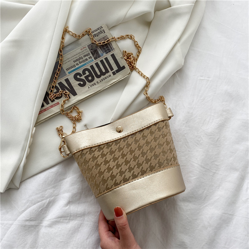 Simple Korean Style Transparent Chain Shoulder Bag Female 2021 Popular New Trendy Small Bag Fashion Phone Holder Messenger Bag