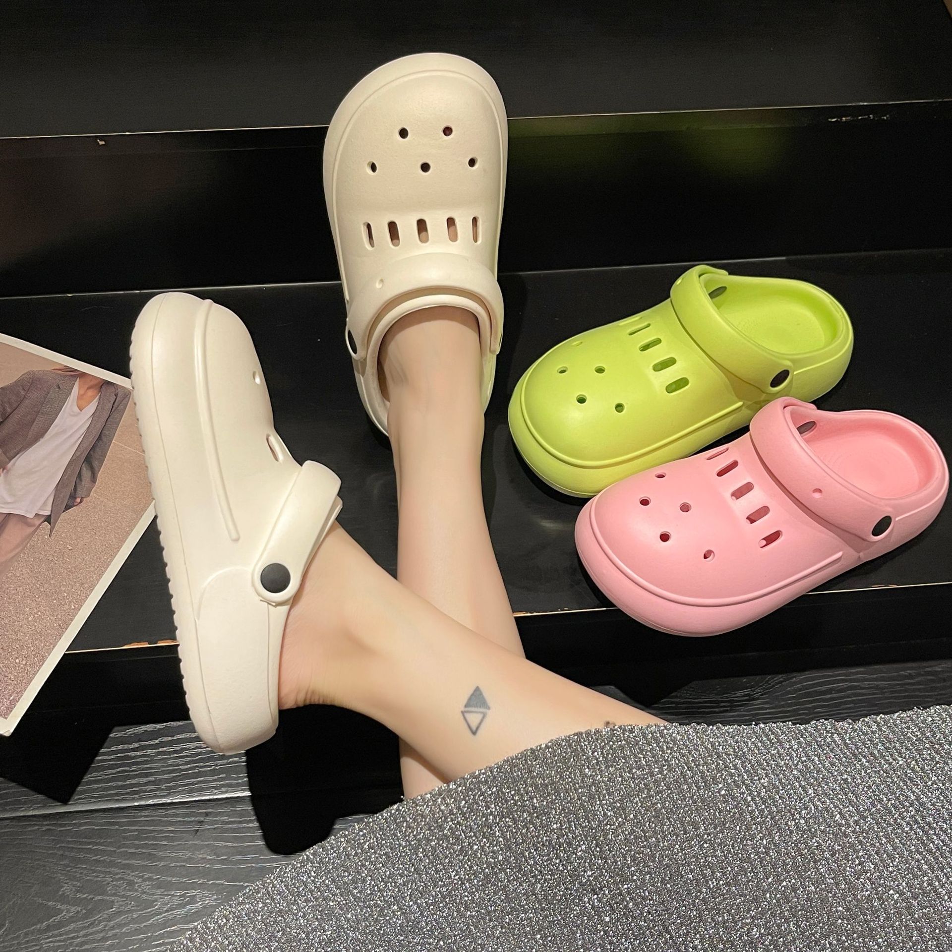 eva踩屎感洞洞鞋男女情侣款裸鞋家居鞋批发防滑女夏沙滩网红百搭