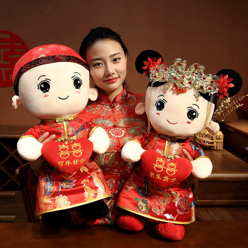 现货婚庆早生贵子压床娃娃唐装婚庆公仔毛绒抱枕情侣结婚新婚礼品