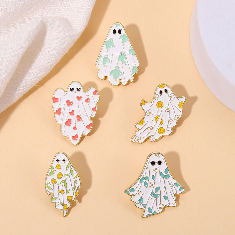 Maple Leaf Ghost Halloween Horror Ghost Brooch Golden M Badge Electroplating Paint Factory Wholesale Clothing Accessories