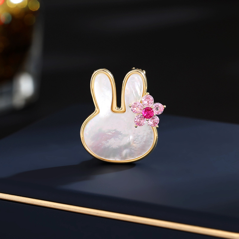 甜美清新气质西装外套配饰多用途固定衣服天然贝壳可爱小兔子胸针