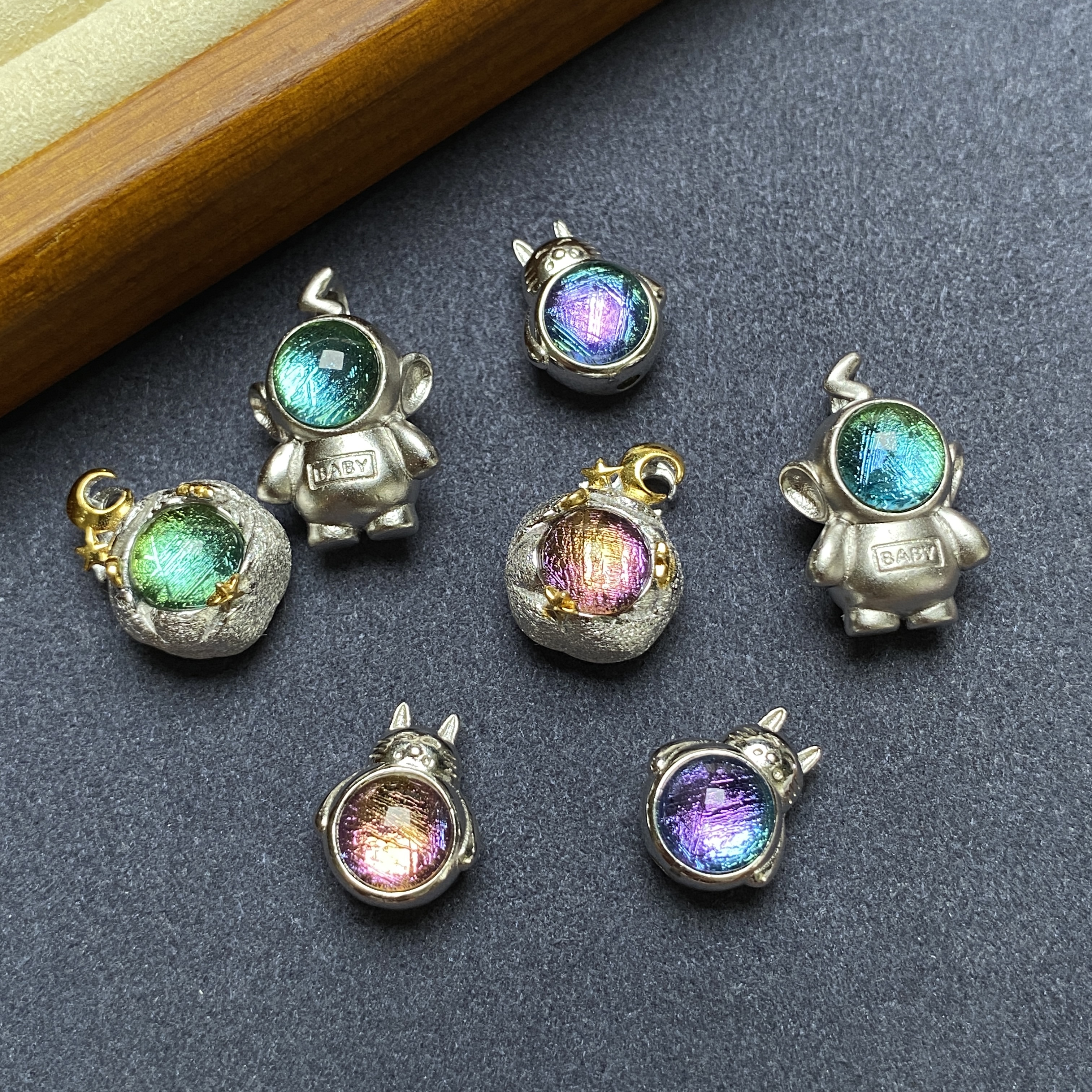 天然彩宝天铁陨石吊坠星球宇航员造型挂坠配件-阿里巴巴