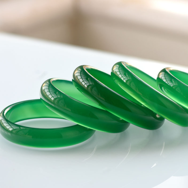 阳绿中宽玉髓手镯女款 冰透翠绿色玛瑙镯子高冰国潮时尚