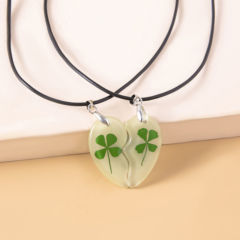 新款滴胶夜光干花四叶草项链幸运草两半心情侣吊坠项链