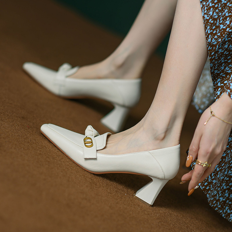 高跟鞋女2022年新款中粗跟软皮乐福鞋配裙子法式复古春款裸色单鞋