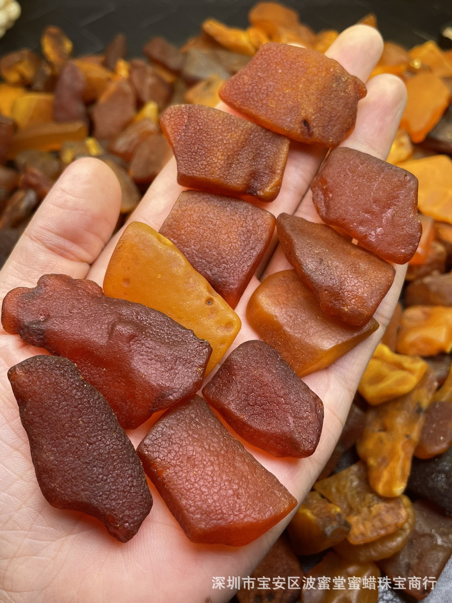 松岗工厂 原矿琥珀蜜蜡原石吊坠 打孔即戴 品质好 手搓清香 批发