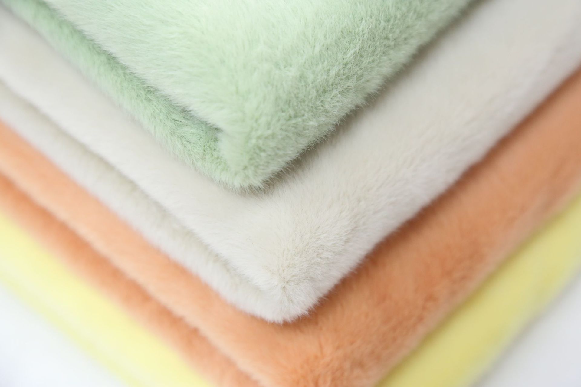 厂供现货50色650克金貂绒面料小欧貂高低毛仿貂绒水貂毛服装面料