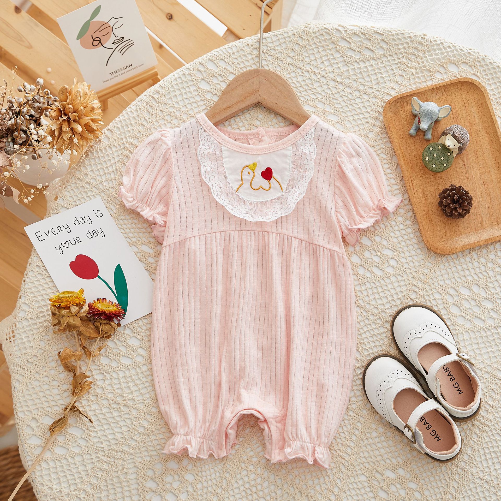 婴儿连体衣夏新品女宝宝衣服花边甜美短袖新生儿哈衣韩版婴儿衣服