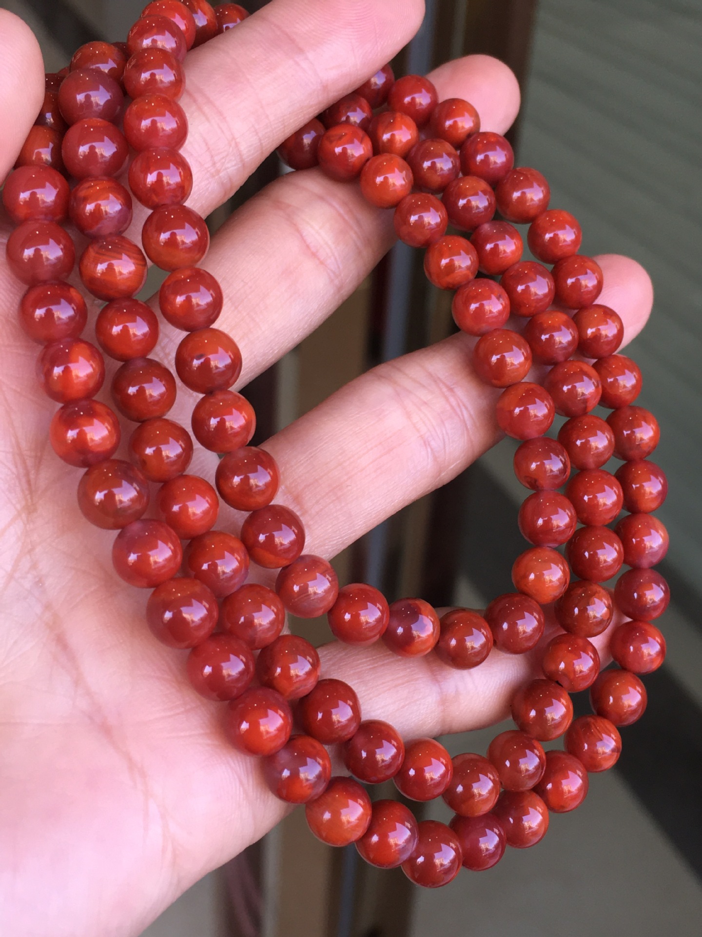 精品四川瓦西南红玫瑰红佛珠手链自然光拍摄颜色非常红润多圈手串