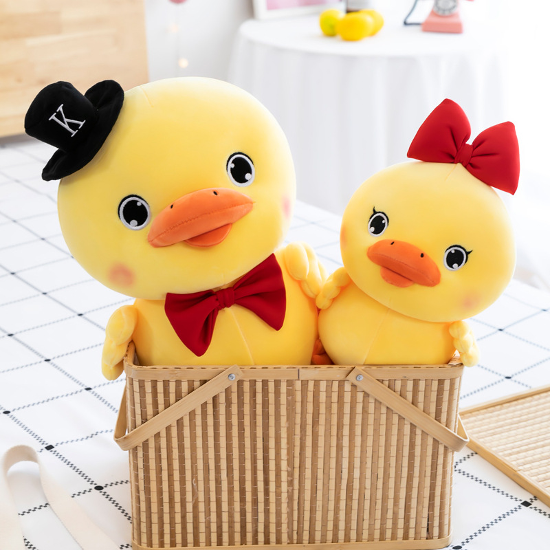 小鸭子公仔  可爱情侣鸭毛绒玩具  儿童抱枕玩偶