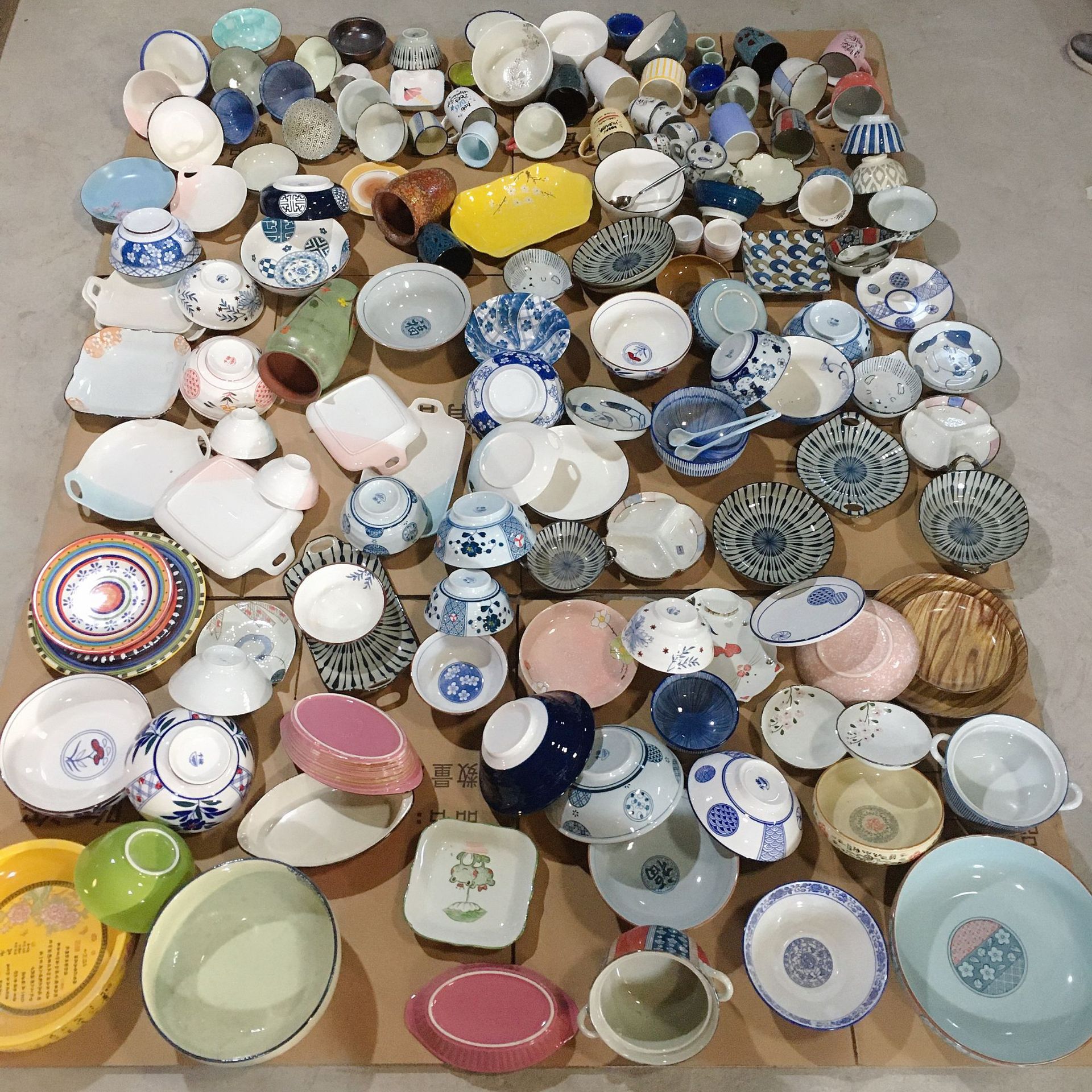 10元5样外贸陶瓷地摊尾货批发库存陶瓷家用餐具盘碗杯碟勺随机混